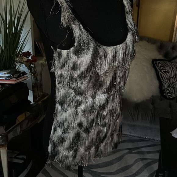 Karen Kane black and white front tank top - Picture 2 of 9